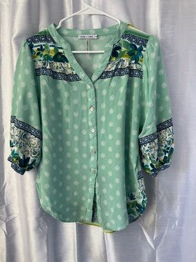 Figueroa and Flower Mint Green floral Button-Up Blouse